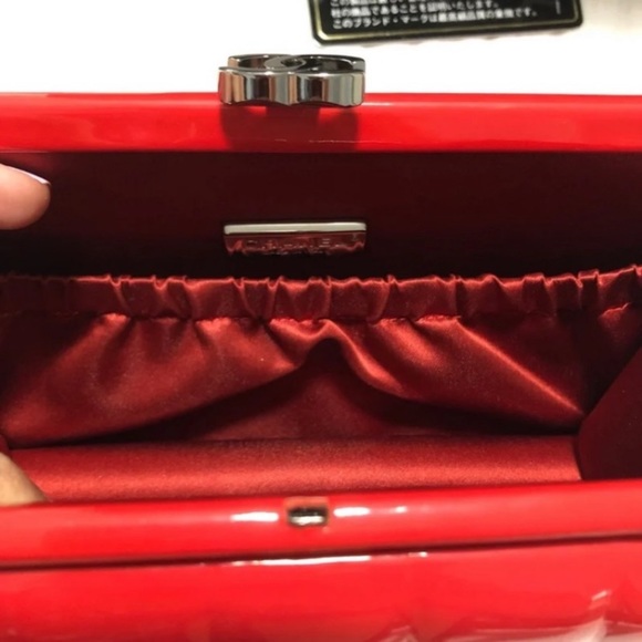 Genuine Chanel red patent clutch *RARE* - Picture 5 of 5